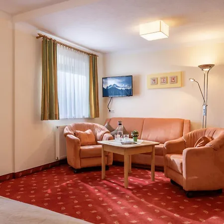 Hotel Garni Birkenhof Mayrhofen Exterior photo